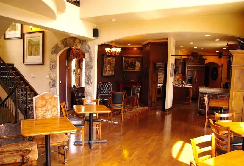 Majatalo Arrowhead Manor Bed & Breakfast Inn & Event Center