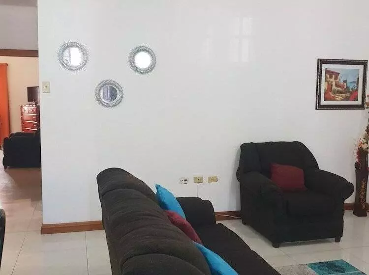 پانسیون El Monte