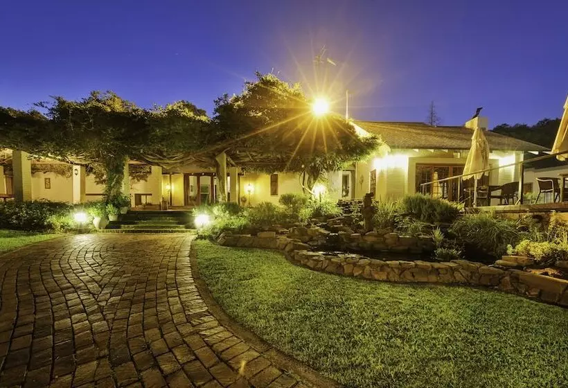 Majatalo Whispering Pines Country Estate