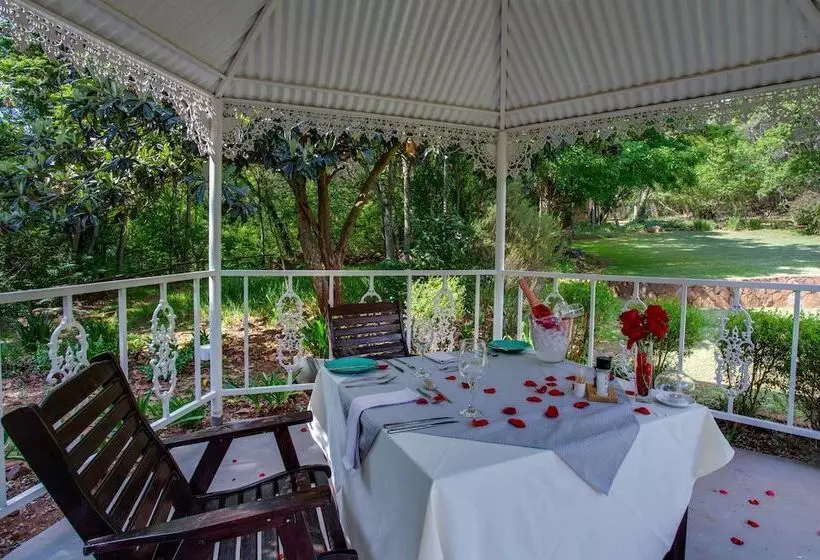 Majatalo Whispering Pines Country Estate