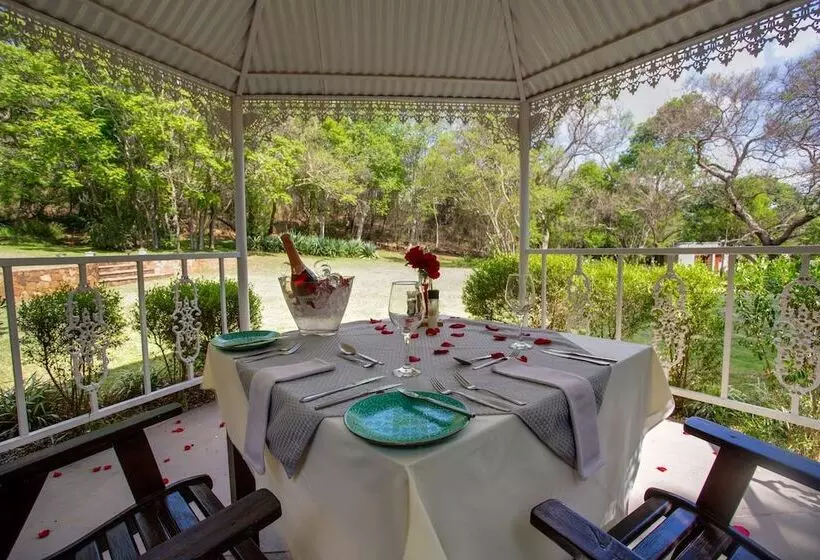 Majatalo Whispering Pines Country Estate