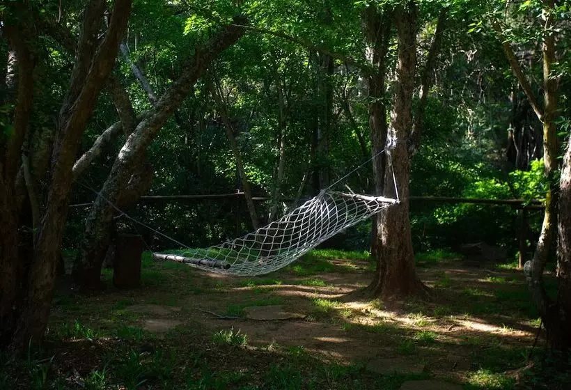 Majatalo Whispering Pines Country Estate