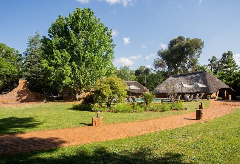 بنسيون Whispering Pines Country Estate