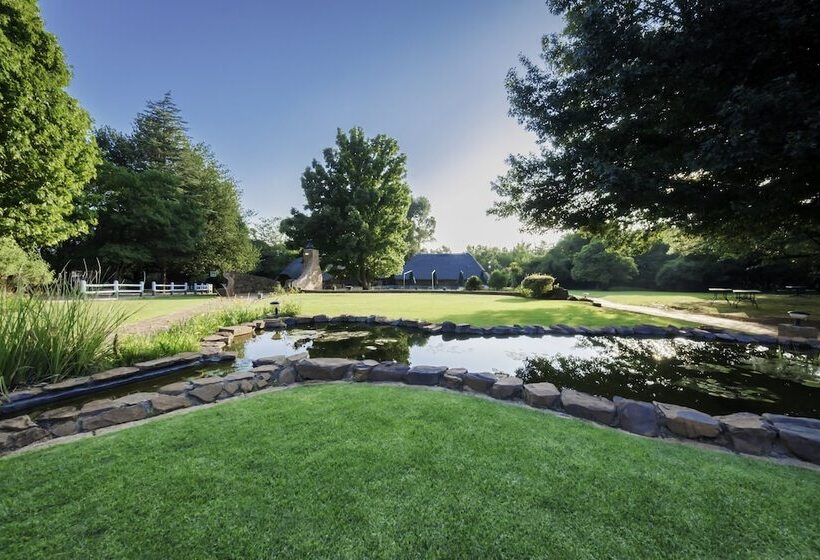 بنسيون Whispering Pines Country Estate