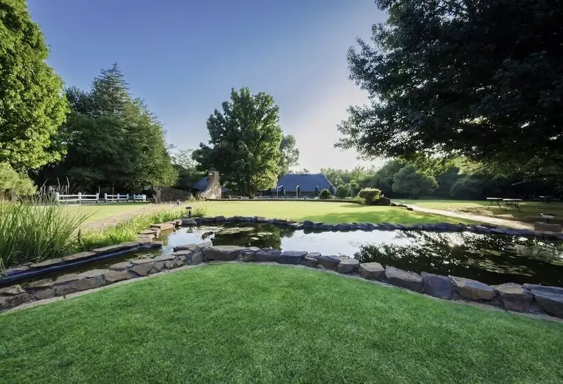 Majatalo Whispering Pines Country Estate