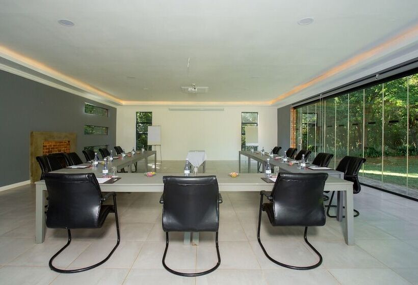 بنسيون Whispering Pines Country Estate