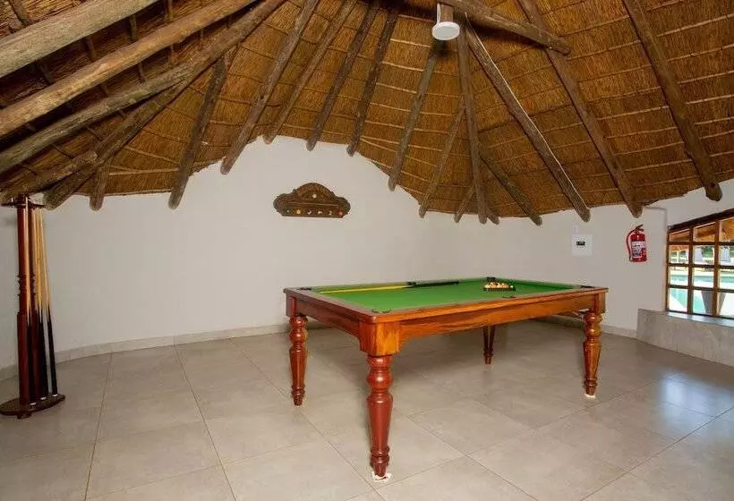 Majatalo Whispering Pines Country Estate