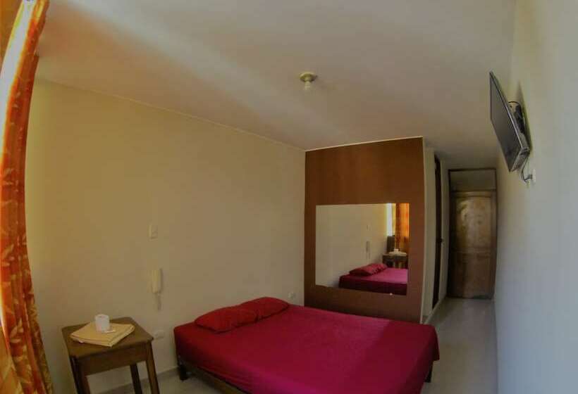 فندق صغير Hostal Las Palmeras