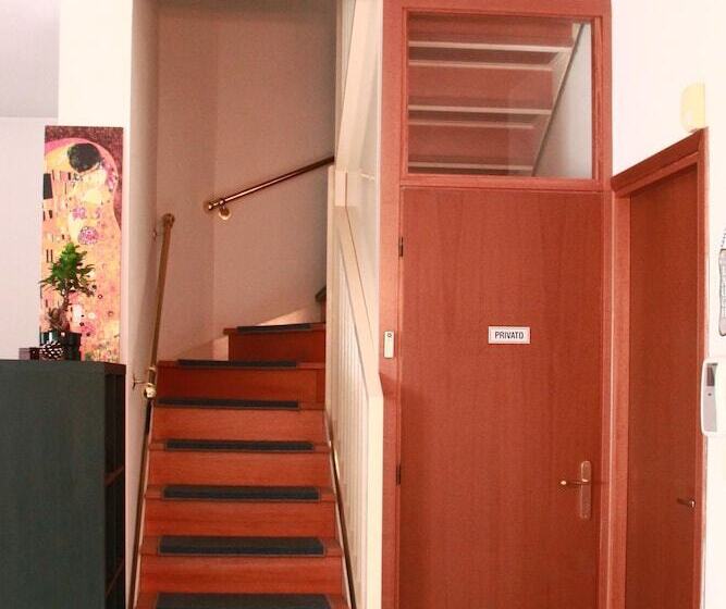 تختخواب و صبحانه Books Beds & Breakfast