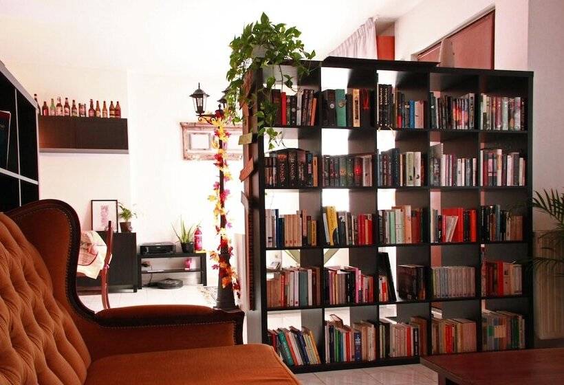 تختخواب و صبحانه Books Beds & Breakfast