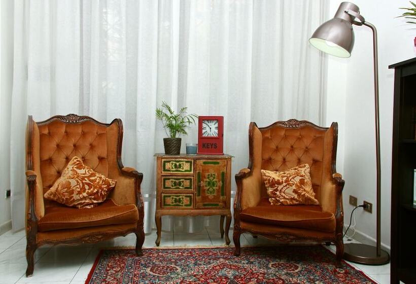 تختخواب و صبحانه Books Beds & Breakfast