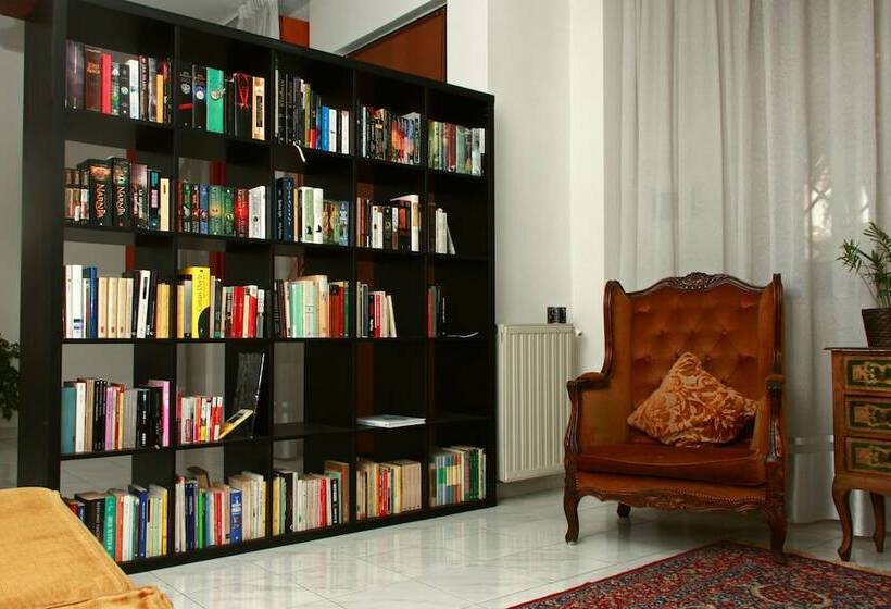 تختخواب و صبحانه Books Beds & Breakfast