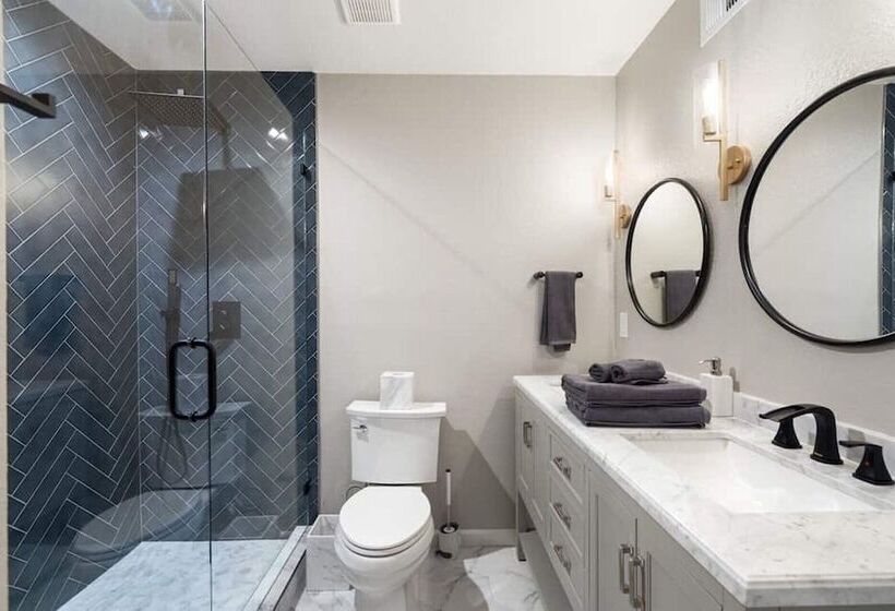 Entertainers Dream! 4 Bdrm / Htd Pool/ Games!