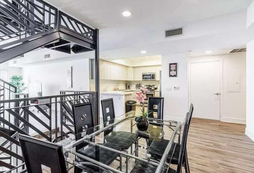 Heaven On Hollywood Boulevard Furnished Apartments