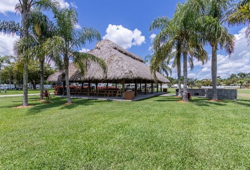 هتل Miami Everglades Rv Resort