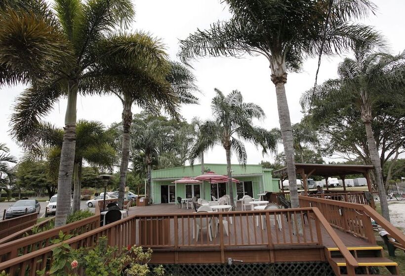 هتل Miami Everglades Rv Resort