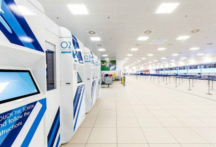 هتل Zzzleepandgo Venice Airport