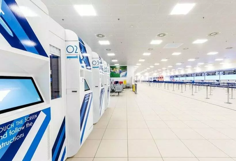 هتل Zzzleepandgo Venice Airport