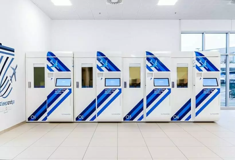 هتل Zzzleepandgo Venice Airport