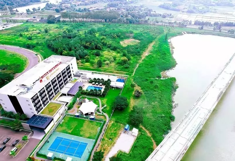 Le Premier Hotel Kota Deltamas