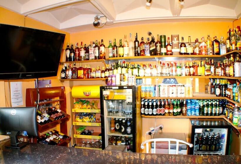 پانسیون Red Buffalo House