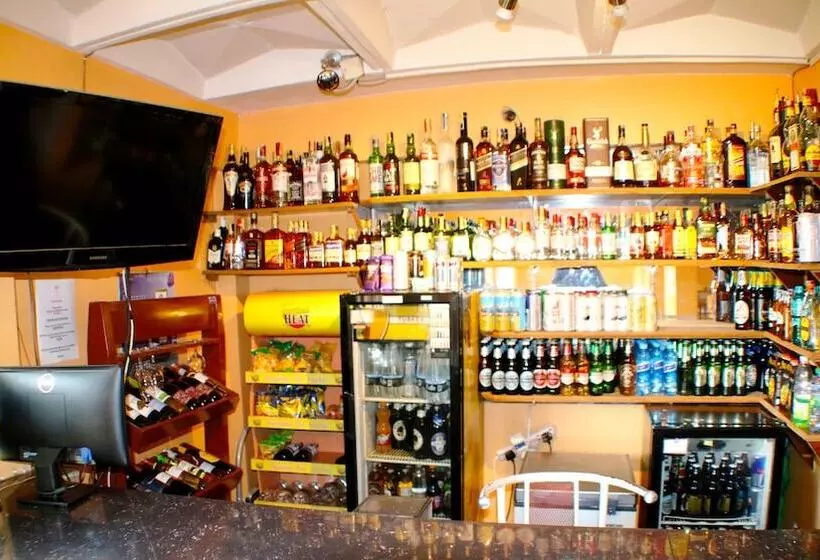 پانسیون Red Buffalo House