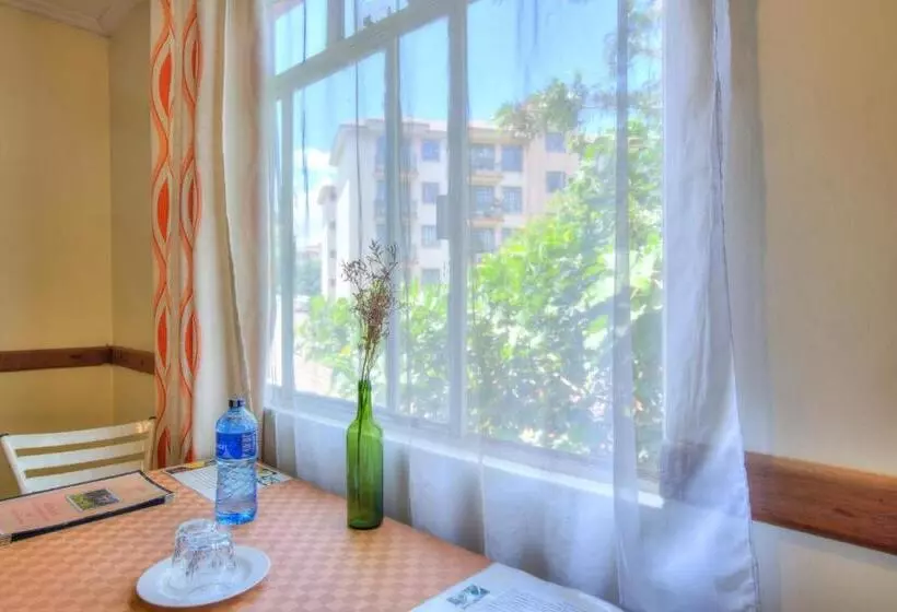 پانسیون Red Buffalo House