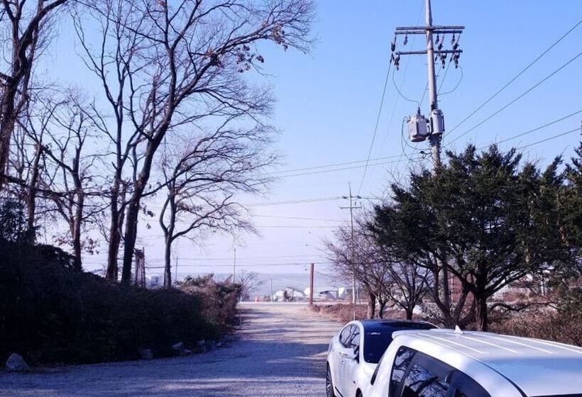 Ganghwado Noeulbit Meomuneunjip Pension