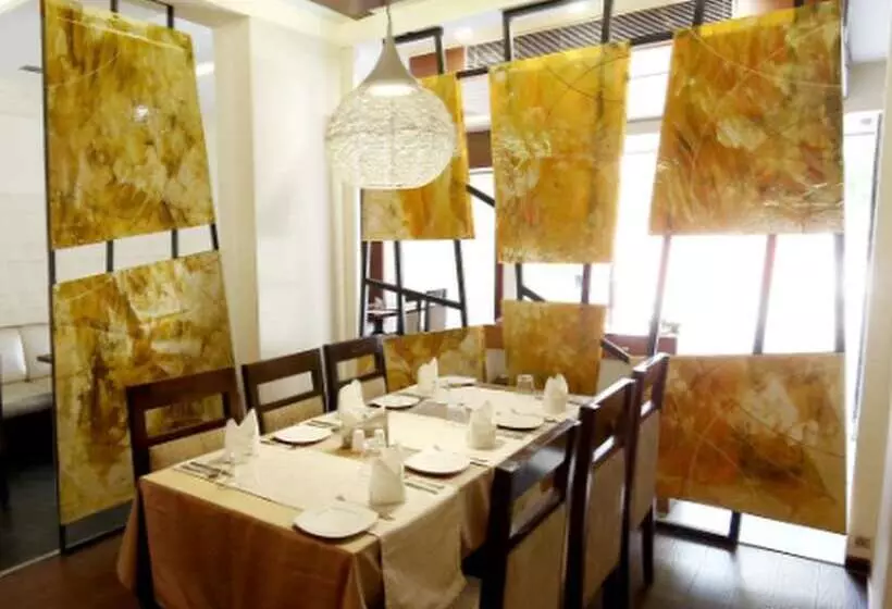 Hotelli Regency Square