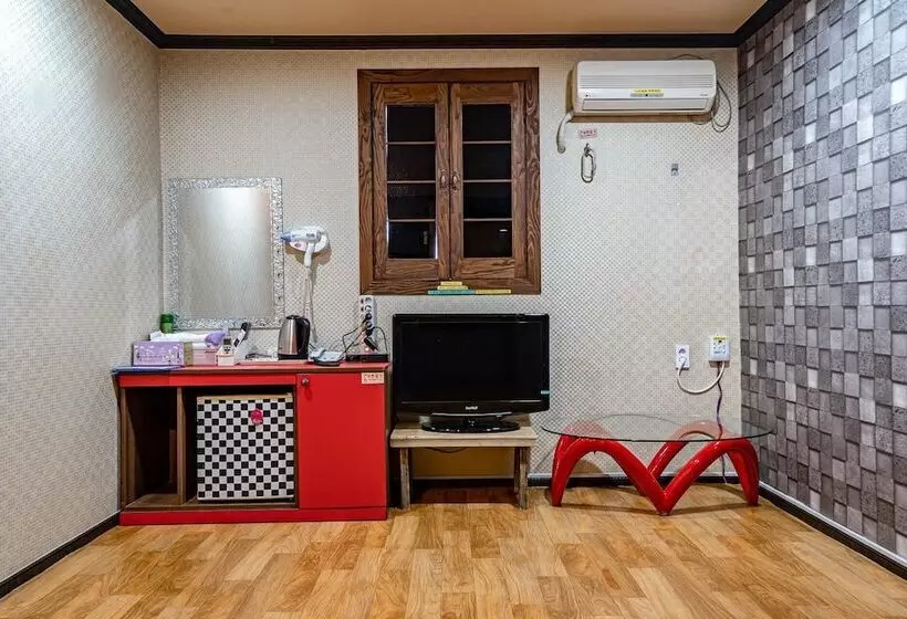 Daebudo Hue Motel