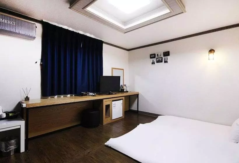 モーテル Gwangju Sinandong Zeus