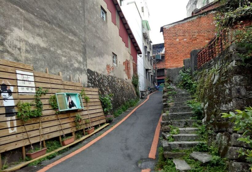 پانسیون Chi House