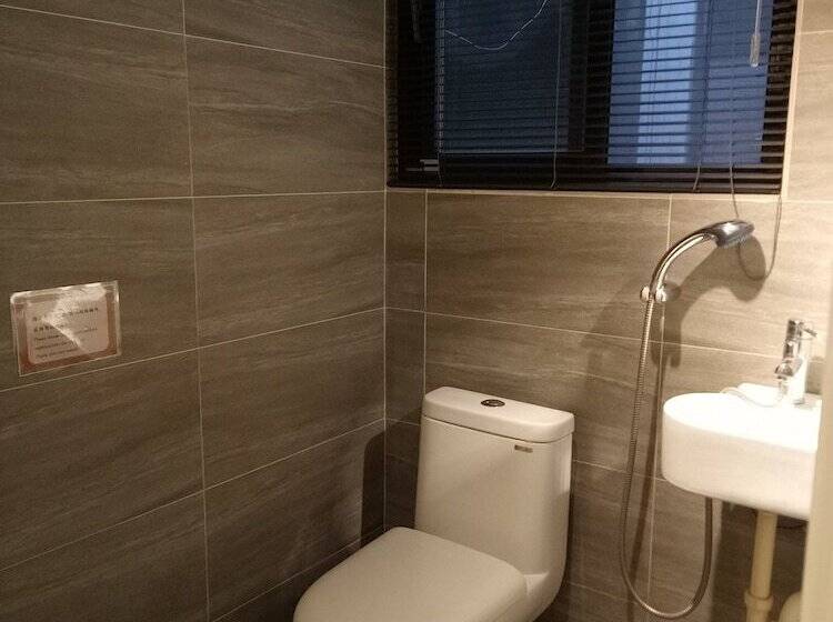 پانسیون Chi House