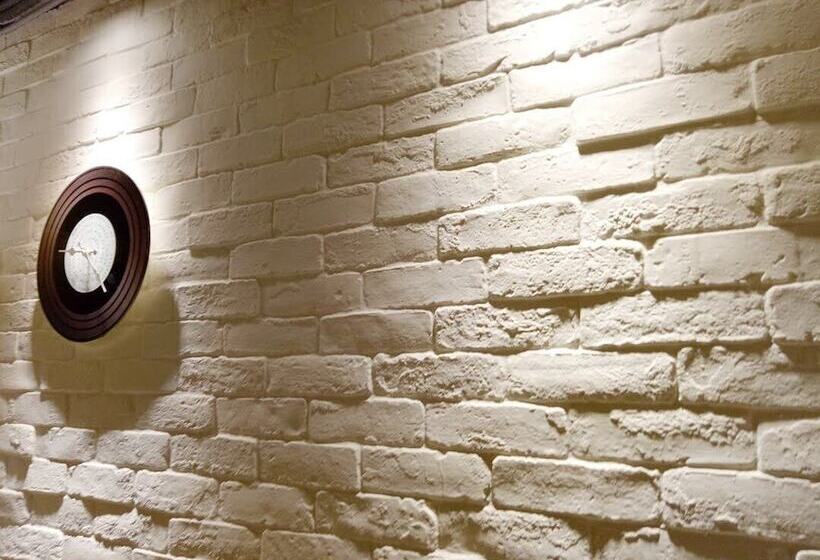 پانسیون Chi House