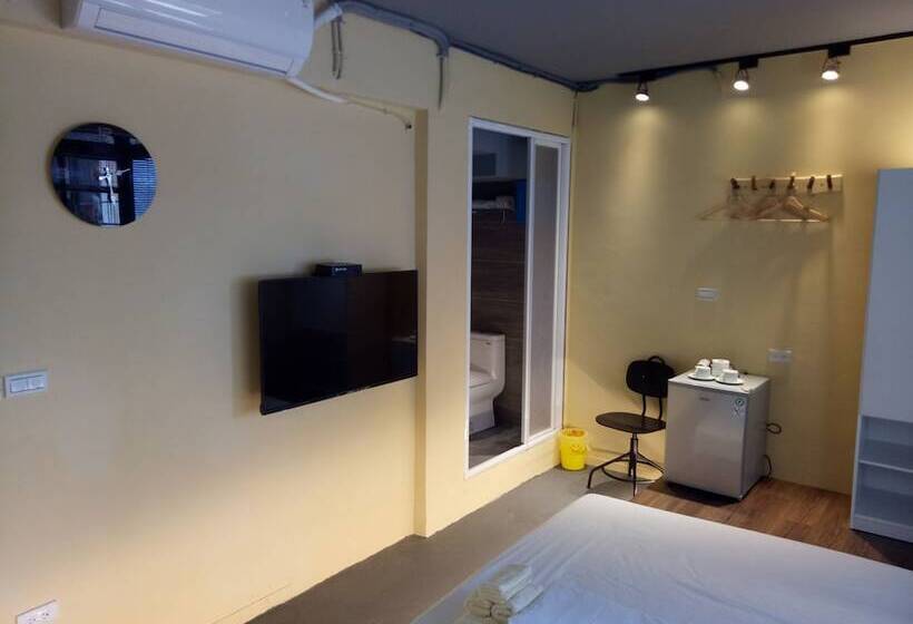 پانسیون Chi House