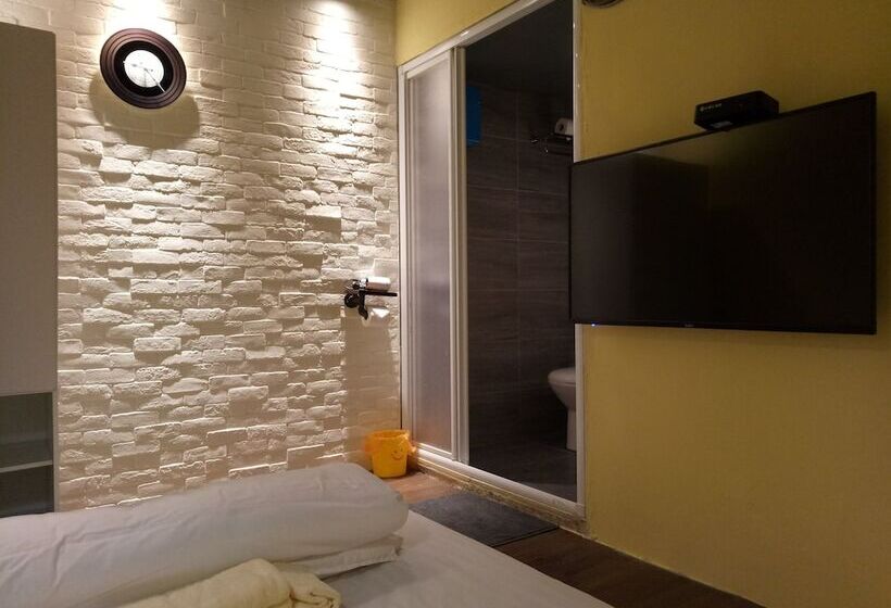 پانسیون Chi House