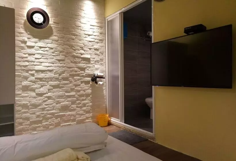 پانسیون Chi House