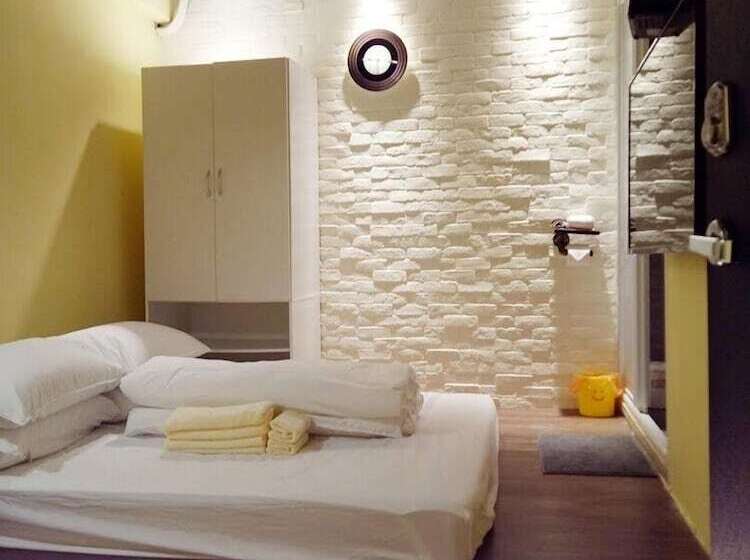 پانسیون Chi House