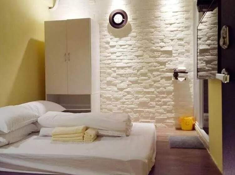 پانسیون Chi House
