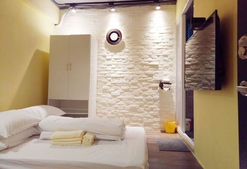 پانسیون Chi House