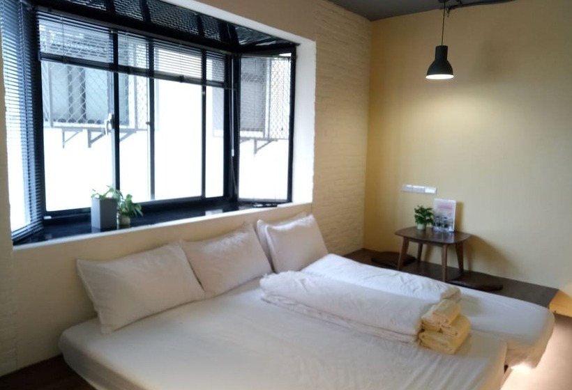 پانسیون Chi House