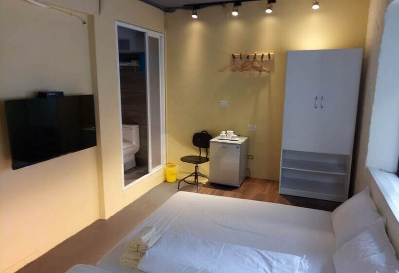 پانسیون Chi House