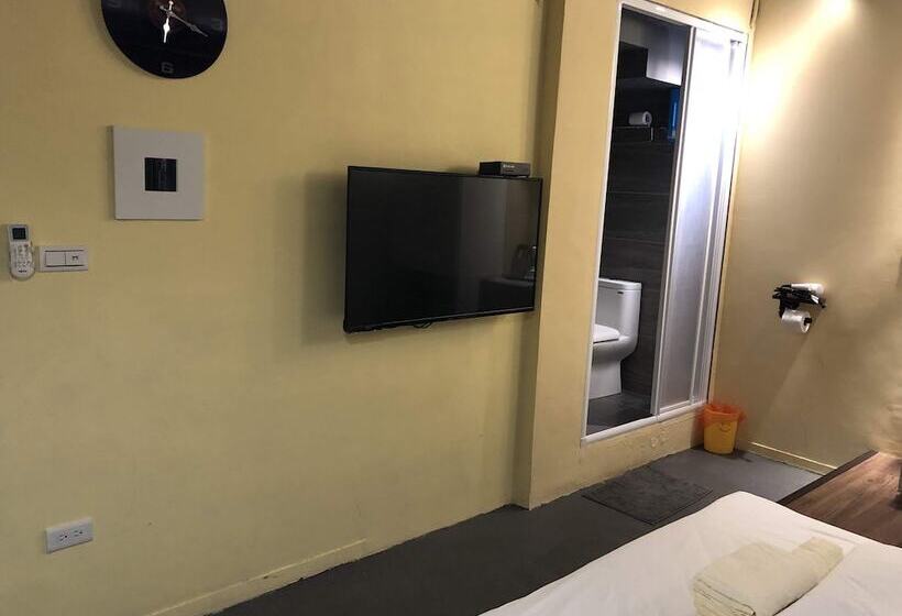 پانسیون Chi House