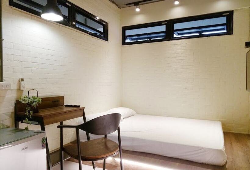 پانسیون Chi House