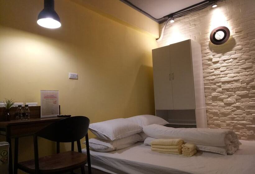 پانسیون Chi House