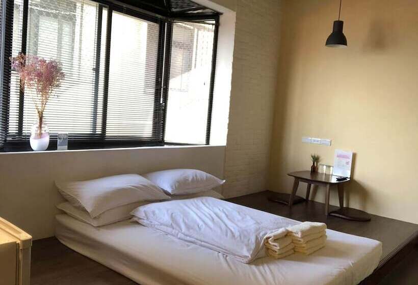 پانسیون Chi House