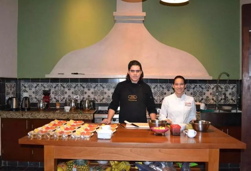 تختخواب و صبحانه Boutique By The Museo