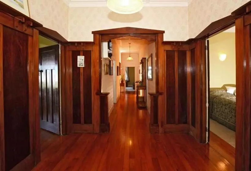 Bed and Breakfast Kauri Nest