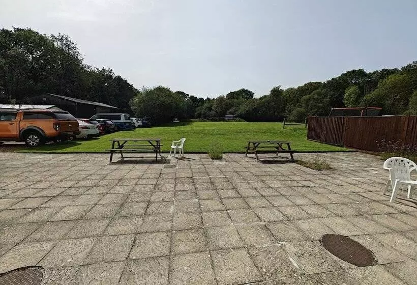 Bed and Breakfast Little Foxes Hotel & Gatwick Airport Parking