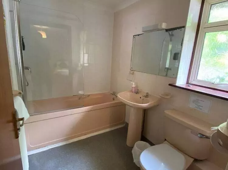 Bed and Breakfast Little Foxes Hotel & Gatwick Airport Parking